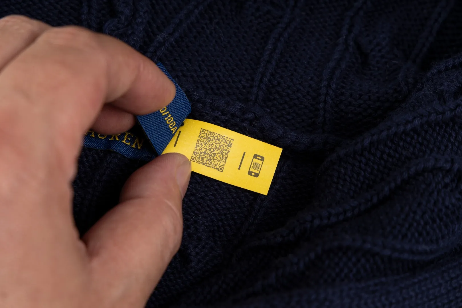 P236 #R84 RALPH LAUREN Six-color classic hooded twist pullover sweater with high-density LOGO embroidery on the chest and original custom-made tag accessories. Made of pure cotton yarn, pure cotton is skin-friendly and comfortable, small label war horse embroidered twist hooded sweater 🐎 high quality, follow the blogger to learn how to wear it! Let’s buy a Ralph Lauren cable sweater. It’s a super hard-to-find series after it became popular. It’s hard to find one on the official website. It’s simple and practical to wear, with a lazy and loose feel. The thickened fabric has more texture, feels soft and delicate, and has a loose fit. Whether worn alone or layered, you can wear different styles of fashion with just one piece!   Size: S M L